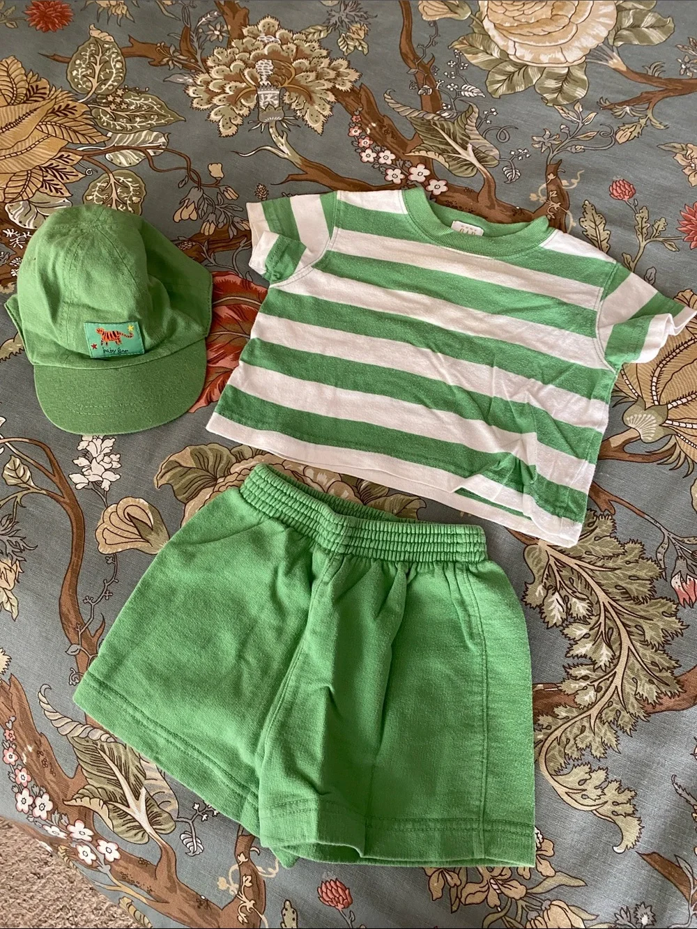 Baby GAP Shorts Set with Matching Hat (3-6m)